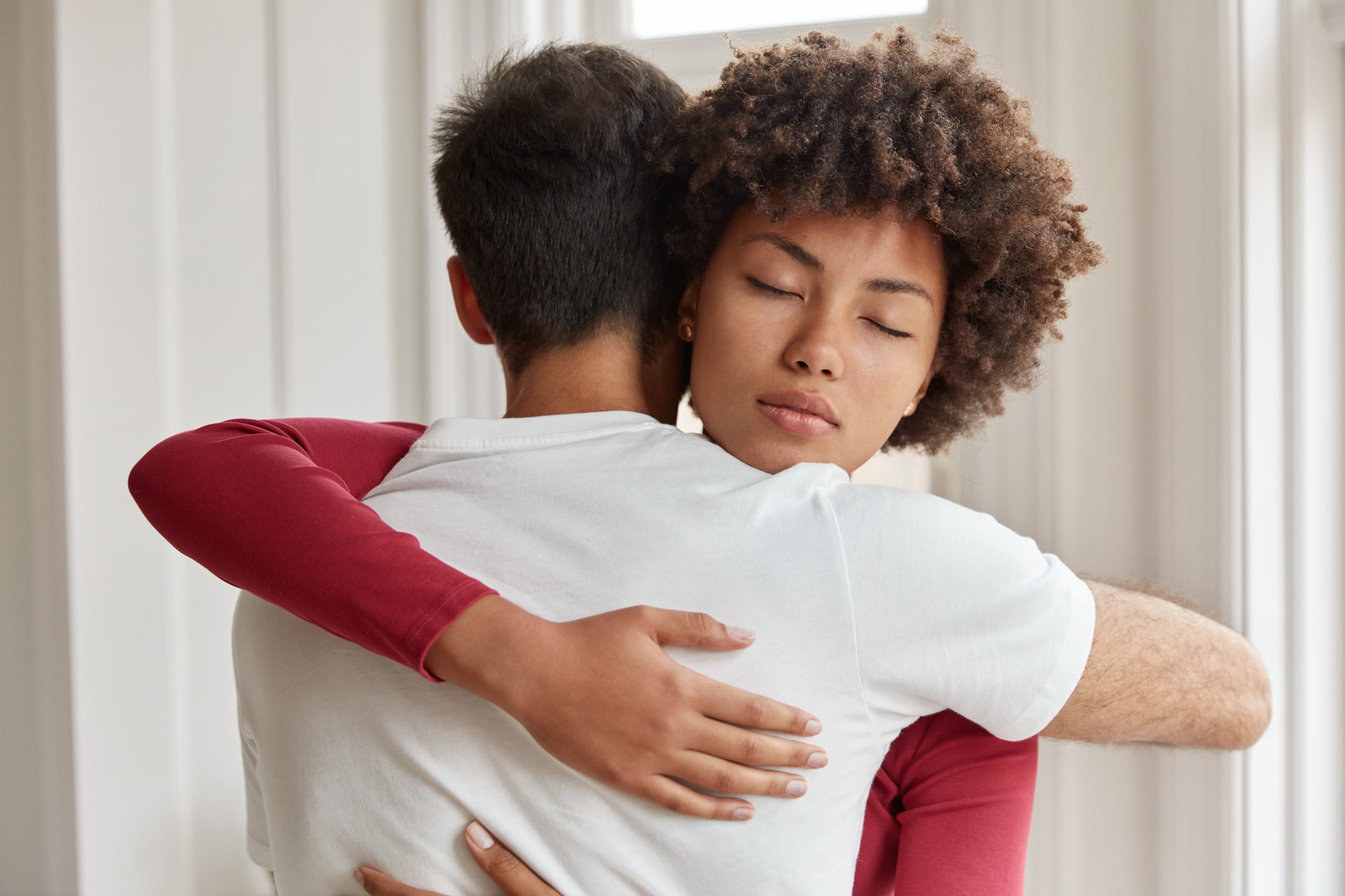7 Signs of Separation Anxiety in Relationships
